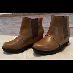 Girls size one wedge boot.  Maybe worn one time.